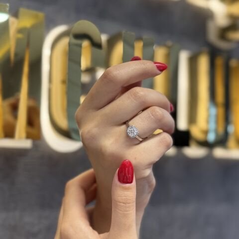 Akbaş Kuyumculuk 14 Ayar Altın baget  beyaz yuvarlak kadın yüzüğü modeli